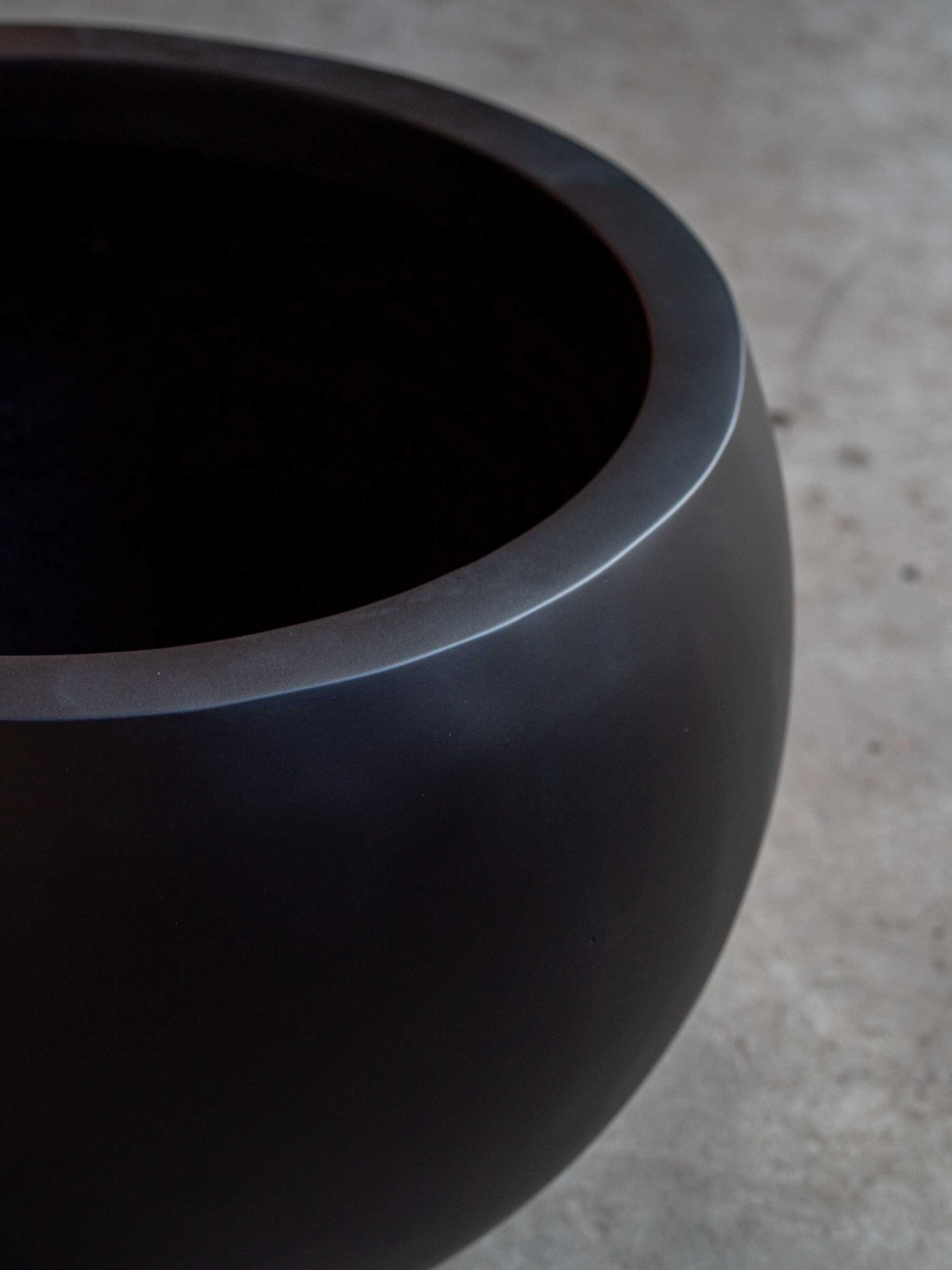 Calyer 46 Large Planter - Image 8