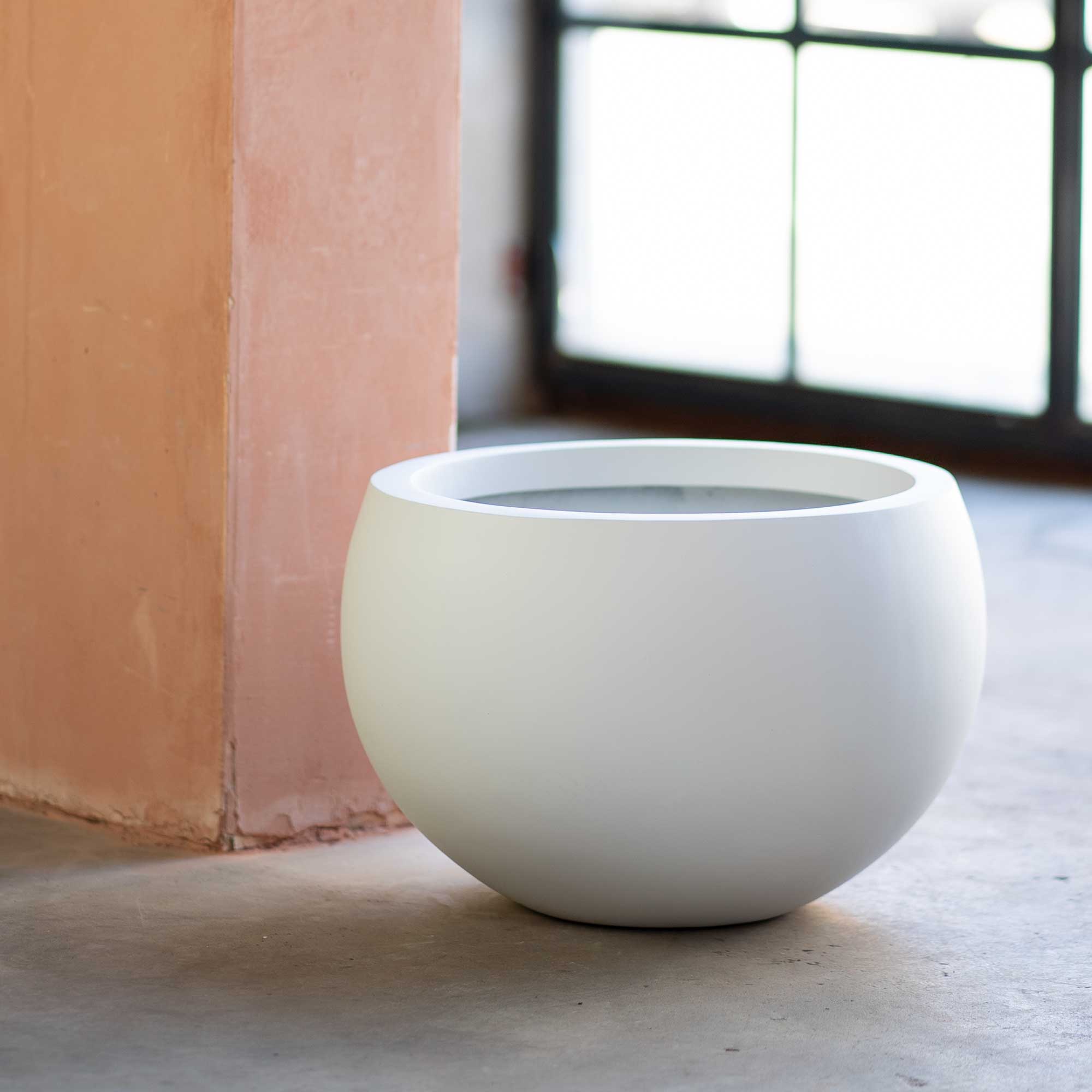 Calyer 46 Large Planter - Image 9
