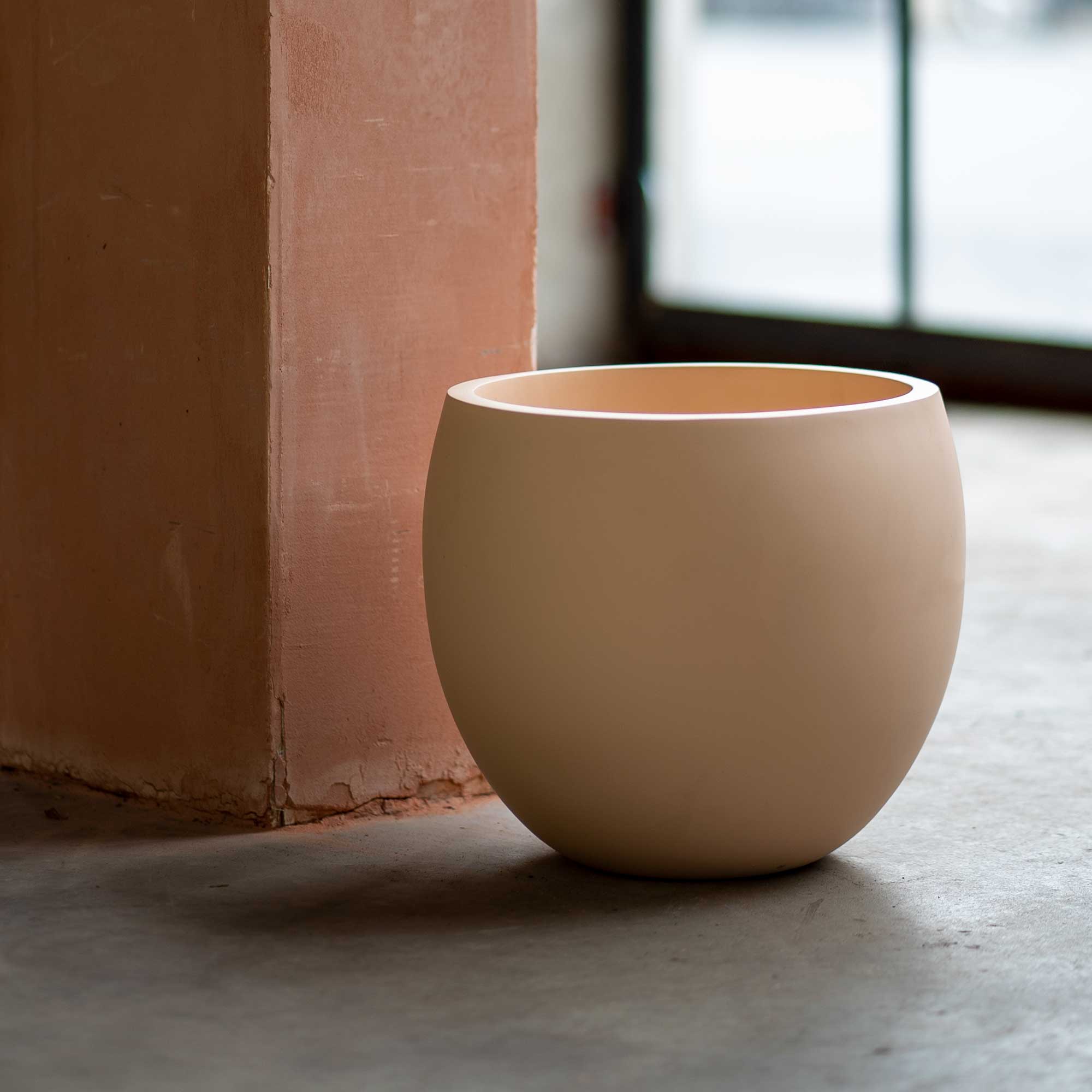 Calyer 34 Large Planter - Image 9